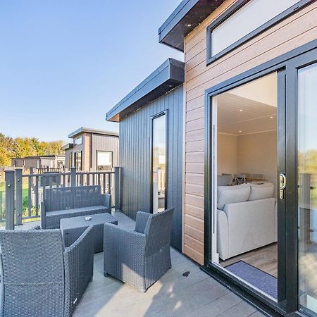 Waterside Hambleton Lakeside Lodges Poulton-le-Fylde Bagian luar foto