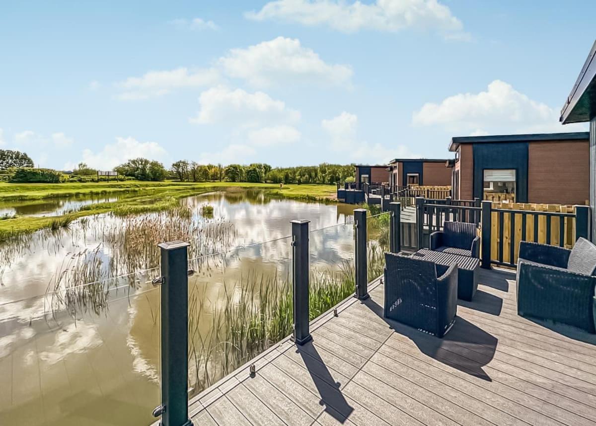 Waterside Hambleton Lakeside Lodges Poulton-le-Fylde Bagian luar foto