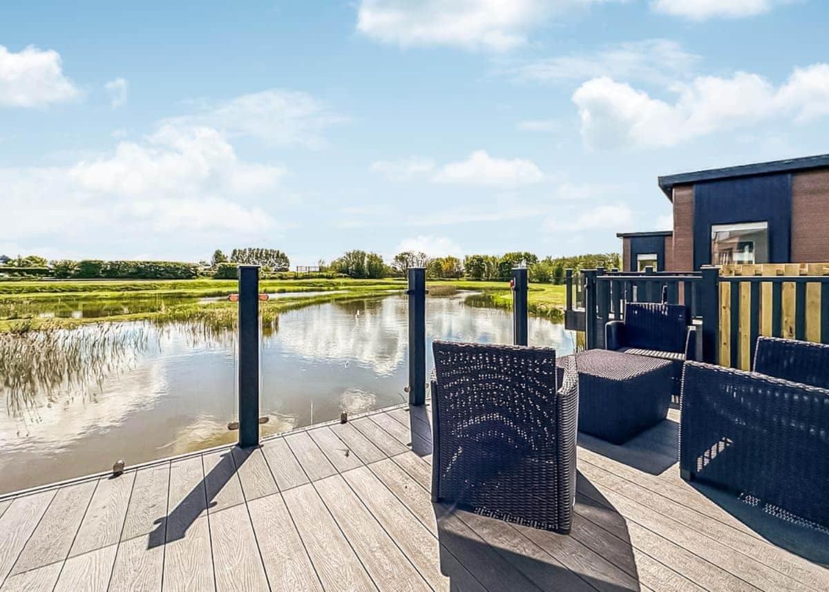 Waterside Hambleton Lakeside Lodges Poulton-le-Fylde Bagian luar foto