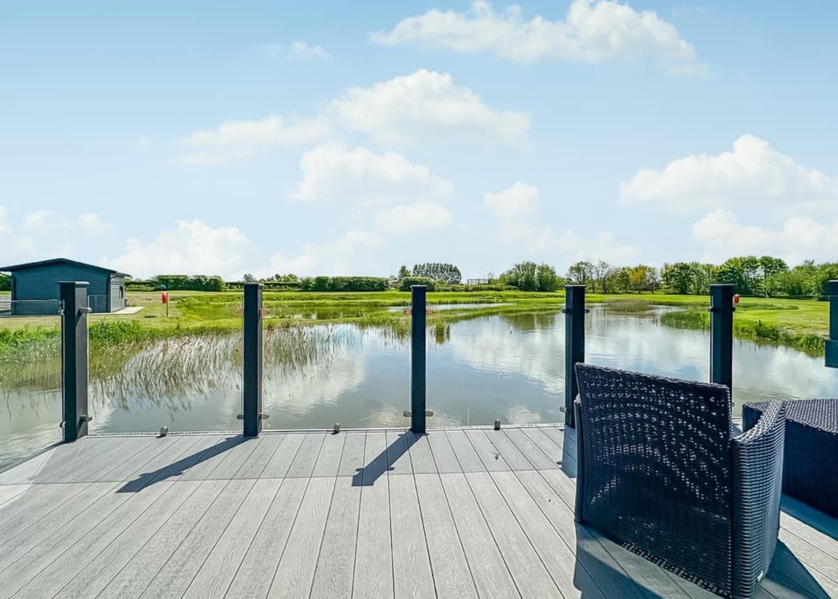 Waterside Hambleton Lakeside Lodges Poulton-le-Fylde Bagian luar foto