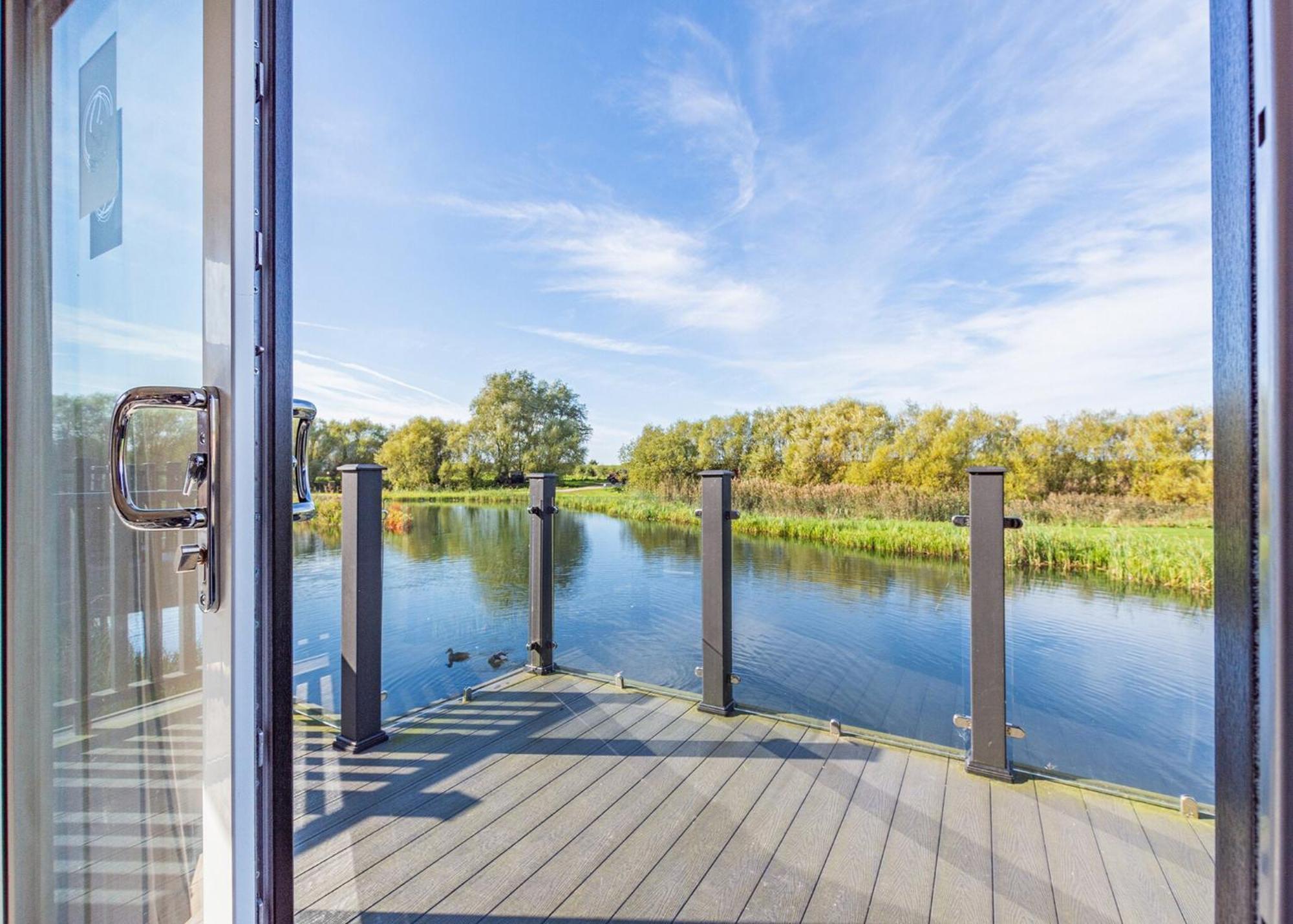 Waterside Hambleton Lakeside Lodges Poulton-le-Fylde Bagian luar foto
