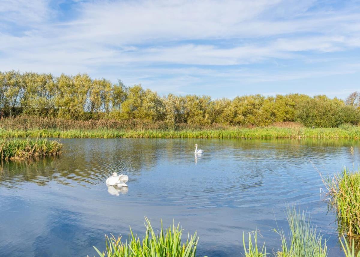 Waterside Hambleton Lakeside Lodges Poulton-le-Fylde Bagian luar foto